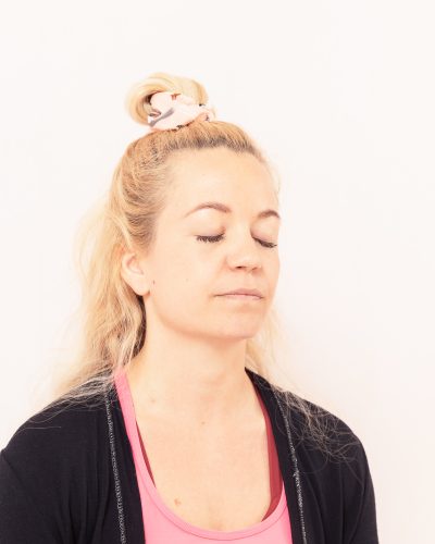 Lempeyden jooga, joogaopettaja, joogaopettajakoulutus, Heartful Yoga, Heartful Yoga Academy, Kaisa Kärkkäinen, valokuvaaja Maria Kärkkäinen, joogakuvaus, henkilökuvaus, miljöökuvaus, lifestylekuvaus, hyvinvointi, jooga, valokuvaus